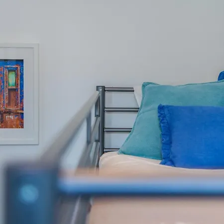 Typical Light Filled Graça Apartment, By Timecooler Appartement