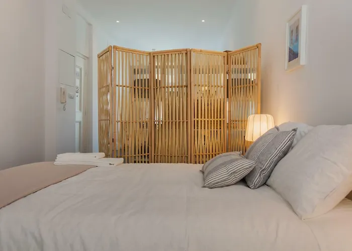 Διαμέρισμα Typical Light Filled Graca W Ac, By Timecooler *