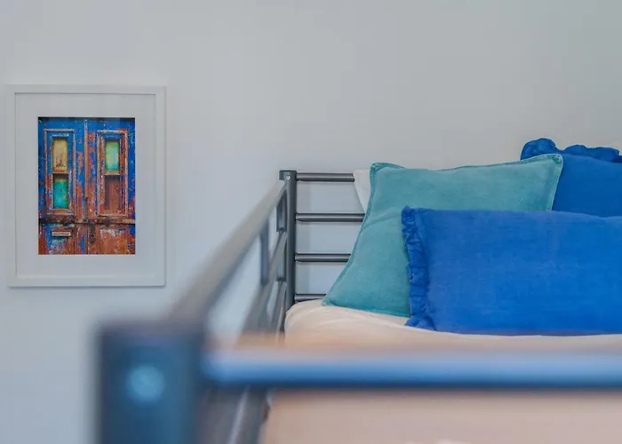 Typical Light Filled Graca W Ac, By Timecooler Διαμέρισμα