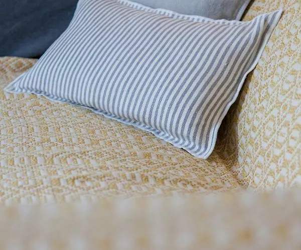 Typical Light Filled Graca W Ac, By Timecooler Daire Lisboa