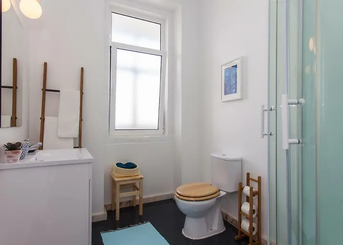 Typical Light Filled Graca W Ac, By Timecooler Daire Lisboa